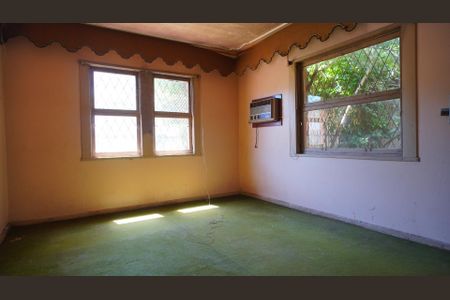 Casa à venda com 858m², 4 quartos e 3 vagas Casa à venda com 858m², 4 quartos e 3 vagasQuarto 1