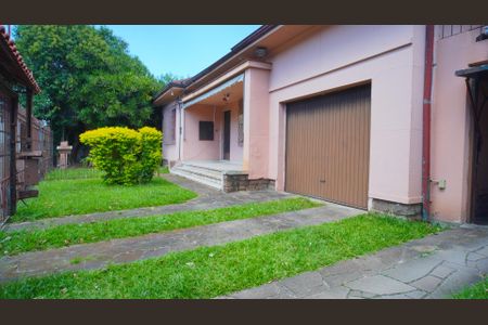 Casa à venda com 858m², 4 quartos e 3 vagas Casa à venda com 858m², 4 quartos e 3 vagasFachada casa