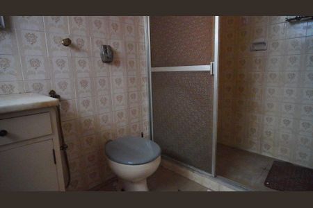 Casa à venda com 858m², 4 quartos e 3 vagas Casa à venda com 858m², 4 quartos e 3 vagasBanheiro embutido quarto