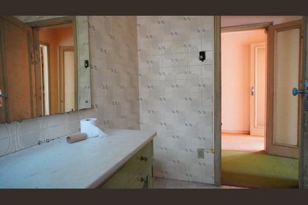 Casa à venda com 858m², 4 quartos e 3 vagas Casa à venda com 858m², 4 quartos e 3 vagasBanheiro