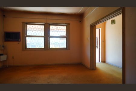 Sala  de casa à venda com 4 quartos, 858m² em Partenon, Porto Alegre