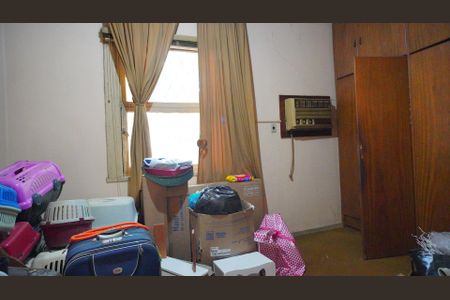 Casa à venda com 858m², 4 quartos e 3 vagas Casa à venda com 858m², 4 quartos e 3 vagasQuarto 3