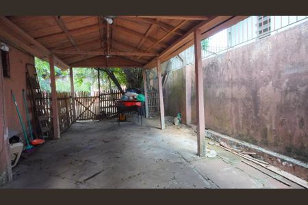 Casa à venda com 858m², 4 quartos e 3 vagas Casa à venda com 858m², 4 quartos e 3 vagasGaragem aberta