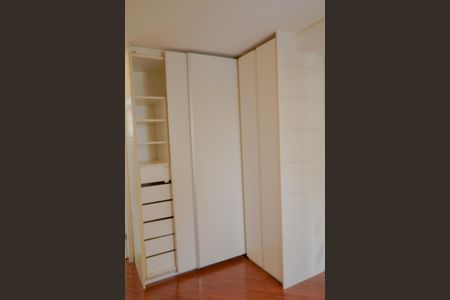Apartamento para alugar com 74m², 3 quartos e 2 vagasQuarto 3 - Suíte - Armários