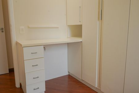 Apartamento para alugar com 74m², 3 quartos e 2 vagasQuarto 2 - Armários