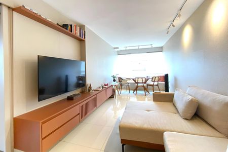 Apartamento à venda com 80m², 2 quartos e 2 vagasSala