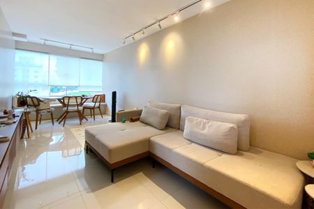 Apartamento à venda com 80m², 2 quartos e 2 vagasSala