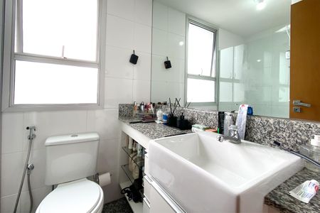Banheiro da Suíte 1 de apartamento à venda com 2 quartos, 80m² em Floresta, Belo Horizonte