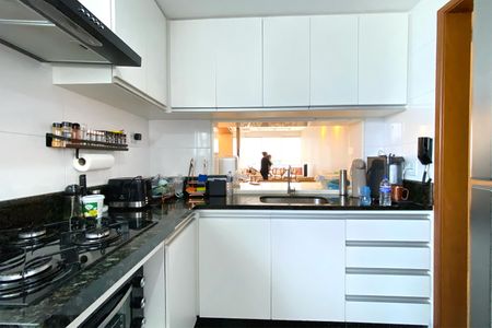 Apartamento à venda com 80m², 2 quartos e 2 vagasCozinha