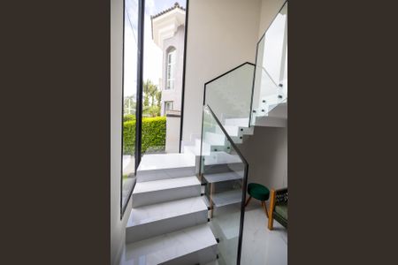 Casa de condomínio para alugar com 358m², 3 quartos e 4 vagasEscada de acesso