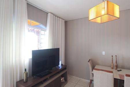 Sala de casa à venda com 2 quartos, 107m² em Frei Leopoldo, Belo Horizonte