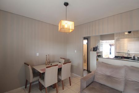 Sala de casa à venda com 2 quartos, 107m² em Frei Leopoldo, Belo Horizonte