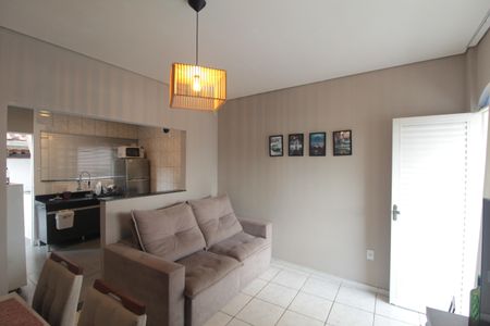 Sala de casa à venda com 2 quartos, 107m² em Frei Leopoldo, Belo Horizonte