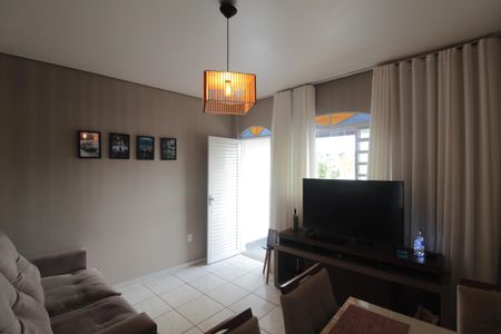 Sala de casa à venda com 2 quartos, 107m² em Frei Leopoldo, Belo Horizonte