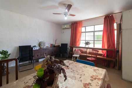 Casa à venda com 208m², 2 quartos e 2 vagasSala - Casa 2