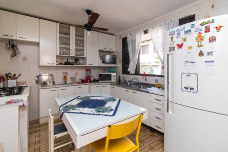 Casa à venda com 208m², 2 quartos e 2 vagasCozinha e Área de Serviço