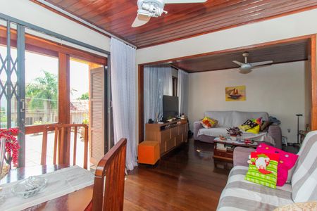 Casa à venda com 208m², 2 quartos e 2 vagasSala