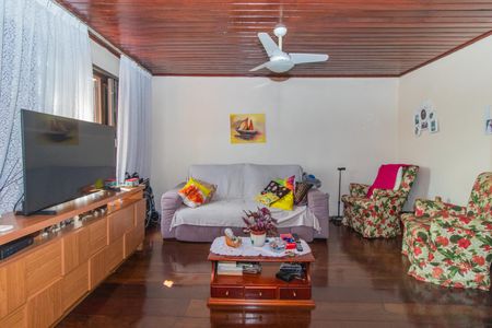 Casa à venda com 208m², 2 quartos e 2 vagasSala