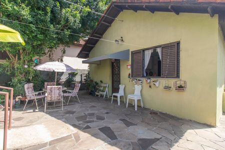 Casa à venda com 208m², 2 quartos e 2 vagasQuintal