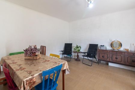 Casa à venda com 208m², 2 quartos e 2 vagasSala - Casa 2