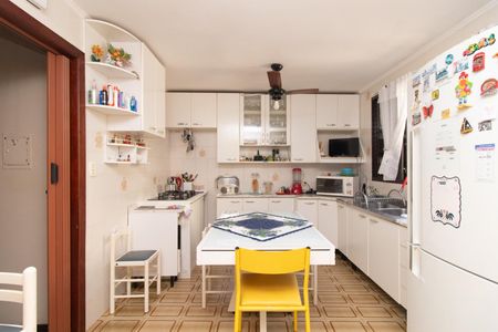 Casa à venda com 208m², 2 quartos e 2 vagasCozinha e Área de Serviço