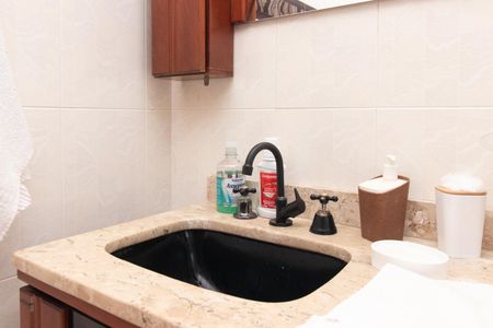 Casa à venda com 208m², 2 quartos e 2 vagasBanheiro do Quarto 1