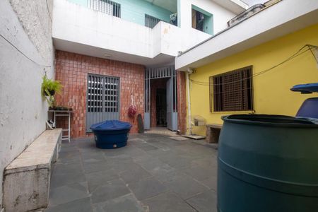 Casa à venda com 207m², 5 quartos e 4 vagas Casa à venda com 207m², 5 quartos e 4 vagasQuintal