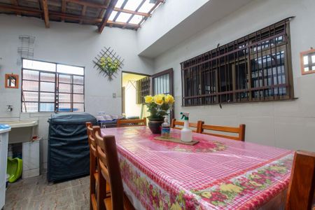 Casa à venda com 207m², 5 quartos e 4 vagas Casa à venda com 207m², 5 quartos e 4 vagasÁrea de Serviço 1