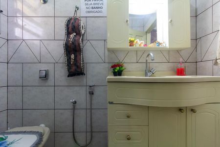 Casa à venda com 207m², 5 quartos e 4 vagas Casa à venda com 207m², 5 quartos e 4 vagasBanheiro 1