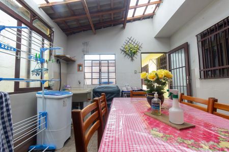 Casa à venda com 207m², 5 quartos e 4 vagas Casa à venda com 207m², 5 quartos e 4 vagasÁrea de Serviço 1