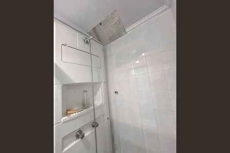 Apartamento à venda com 78m², 2 quartos e 1 vagaDetalhe do banheiro