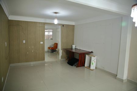 Casa à venda com 189m², 3 quartos e 2 vagasSala