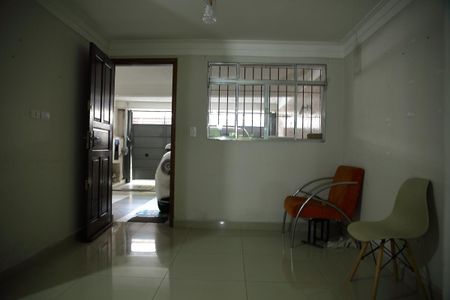 Casa à venda com 189m², 3 quartos e 2 vagasSala