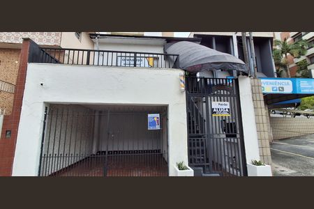 Casa para alugar com 130m², 2 quartos e 1 vaga Casa para alugar com 130m², 2 quartos e 1 vagaFachada