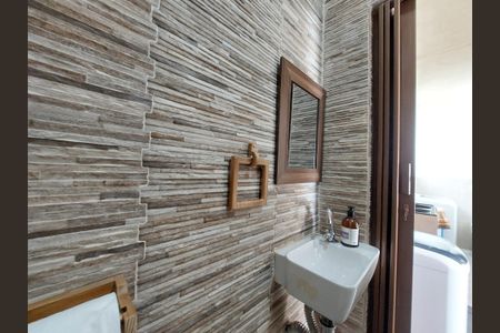 Casa à venda com 150m², 2 quartos e 2 vagas Casa à venda com 150m², 2 quartos e 2 vagasBanheiro na Área de Lazer