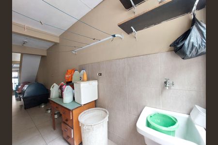 Casa à venda com 150m², 2 quartos e 2 vagas Casa à venda com 150m², 2 quartos e 2 vagasÁrea de Serviço Casa 2