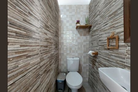 Casa à venda com 150m², 2 quartos e 2 vagas Casa à venda com 150m², 2 quartos e 2 vagasBanheiro na Área de Lazer