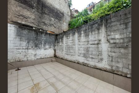 Casa à venda com 150m², 2 quartos e 2 vagas Casa à venda com 150m², 2 quartos e 2 vagasQuintal Casa 2