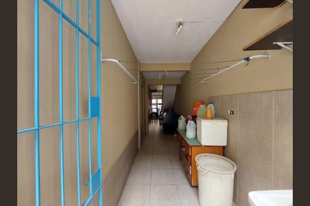 Casa à venda com 150m², 2 quartos e 2 vagas Casa à venda com 150m², 2 quartos e 2 vagasÁrea de Serviço Casa 2