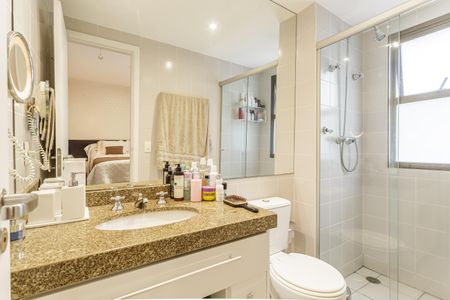 Apartamento para alugar com 64m², 2 quartos e 1 vaga Apartamento para alugar com 64m², 2 quartos e 1 vagaBanheiro da Suíte