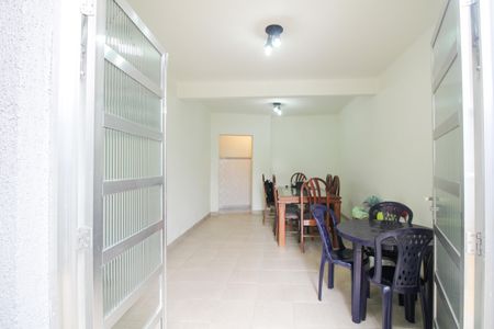 Casa à venda com 120m², 3 quartos e 2 vagas Casa à venda com 120m², 3 quartos e 2 vagasSalão