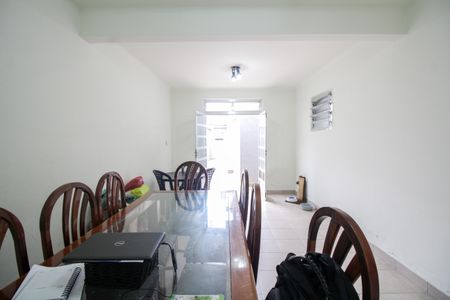 Casa à venda com 120m², 3 quartos e 2 vagas Casa à venda com 120m², 3 quartos e 2 vagasSalão