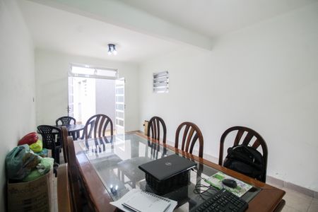 Casa à venda com 120m², 3 quartos e 2 vagas Casa à venda com 120m², 3 quartos e 2 vagasSalão