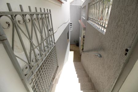 Casa à venda com 120m², 3 quartos e 2 vagas Casa à venda com 120m², 3 quartos e 2 vagasEscada - Piso superior