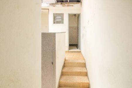 Casa à venda com 120m², 3 quartos e 2 vagas Casa à venda com 120m², 3 quartos e 2 vagasEscada - Piso superior