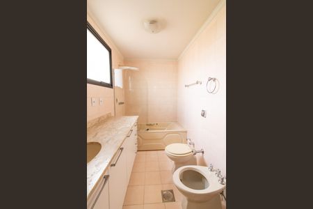 Apartamento à venda com 145m², 3 quartos e 2 vagasBanheiro da Suíte