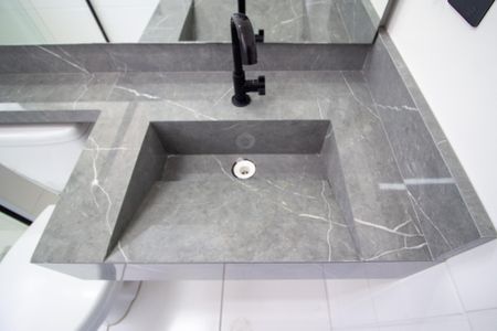 Banheiro da Suíte  de apartamento para alugar com 3 quartos, 60m² em Loteamento Dinora Rosa, Sorocaba