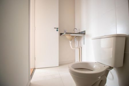 Apartamento à venda com 55m², 2 quartos e 1 vaga Apartamento à venda com 55m², 2 quartos e 1 vagaBanheiro