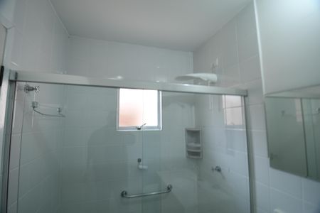 Casa de condomínio à venda com 122m², 3 quartos e 2 vagasBanheiro de serviço