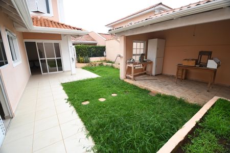 Casa de condomínio à venda com 122m², 3 quartos e 2 vagasQuintal / Jardim